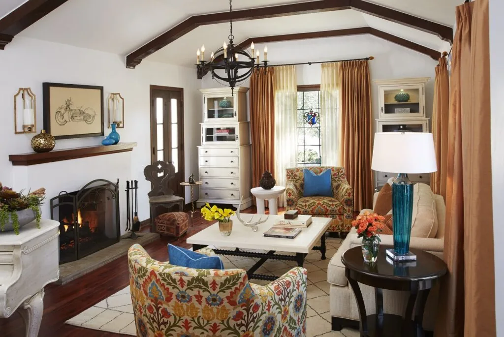 Glendale Traditional: the living room