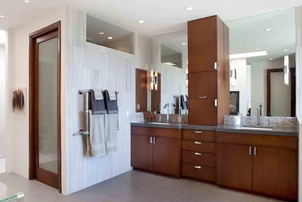 Los Angeles Contemporary: the bathroom