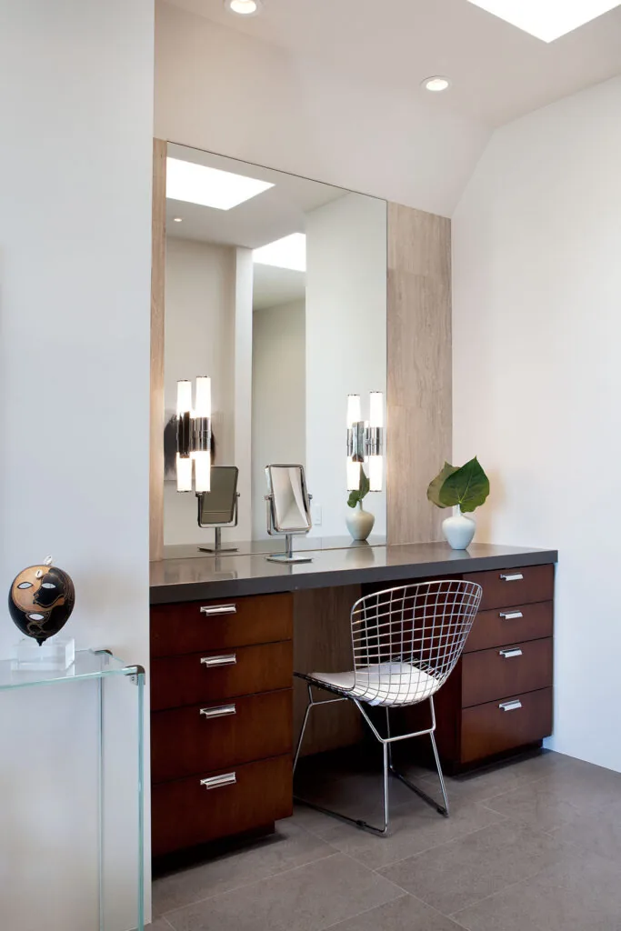 Los Angeles Contemporary: the bathroom
