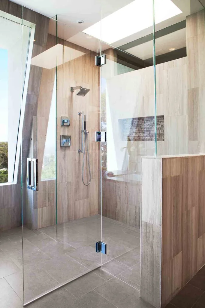 Los Angeles Contemporary: the bathroom
