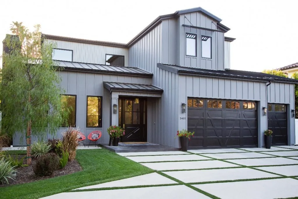 Modern Farmhouse: the front of the house