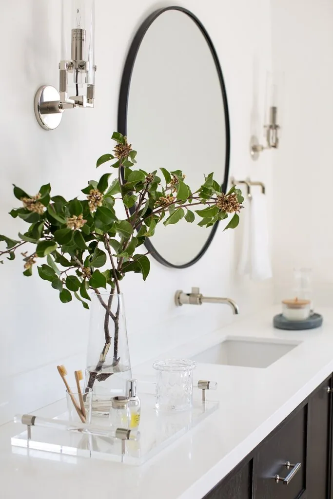 Modern Farmhouse: the bathroom