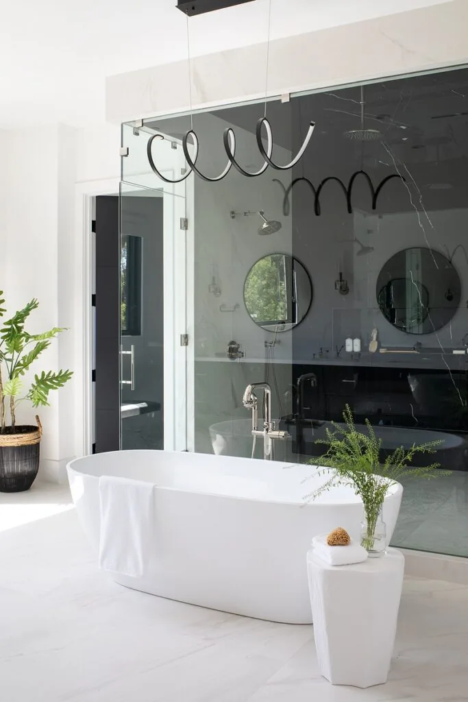 Modern Farmhouse: the bathroom