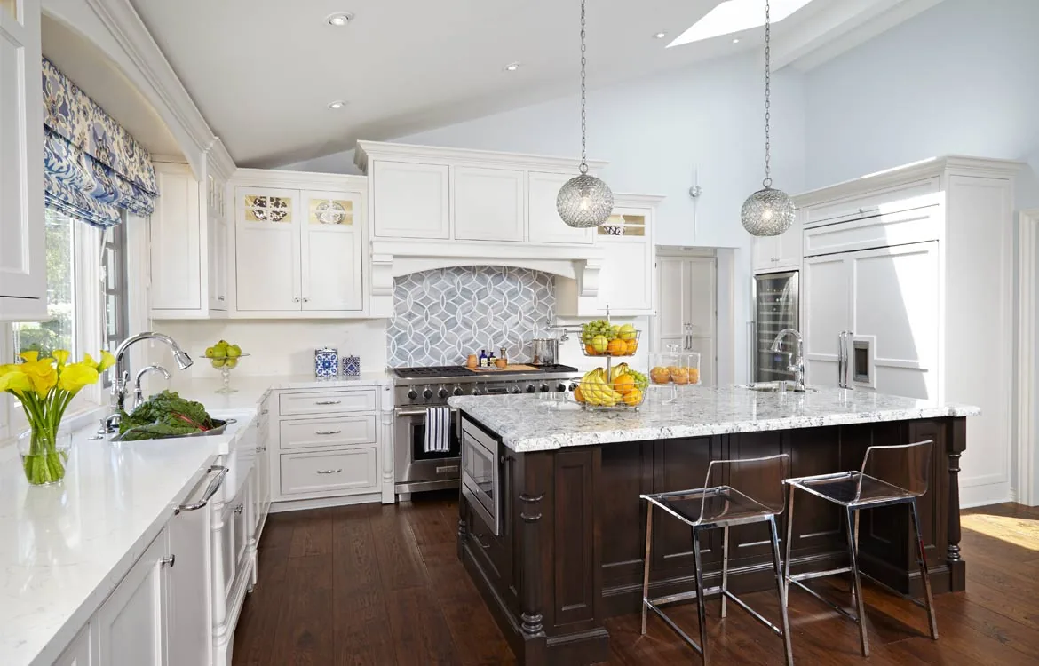 Tarzana Traditional: the kitchen