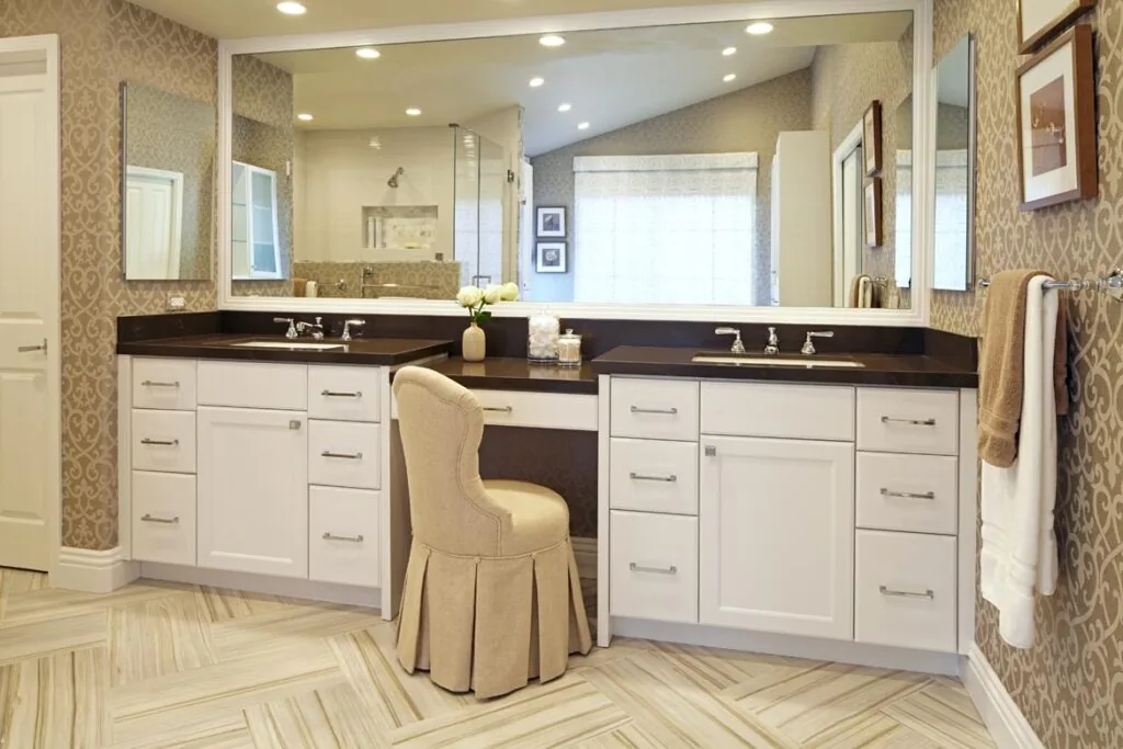 Woodland Hills Transitional: the bathroom